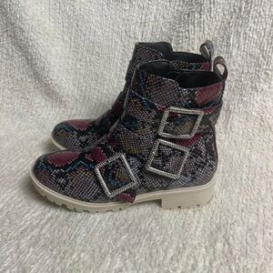 True Craft  faux snake skin print Ankle Boots Rhinestones Buckles accent SZ8.5M